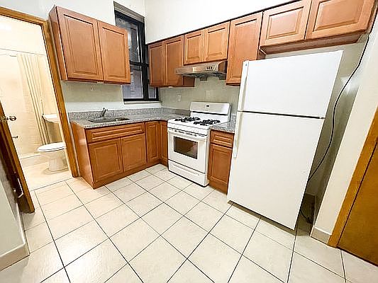 4th image of 35 Henry St #1B2