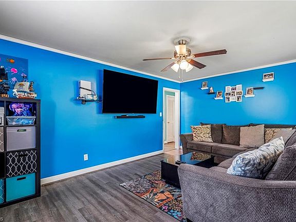 4th image of 2401 Waverly Ct
