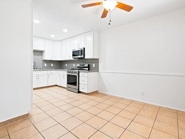 135 S Belmont St — Photo 8