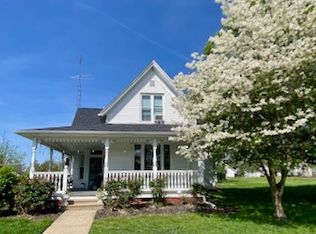 201 5th St, Carmi, IL 62821