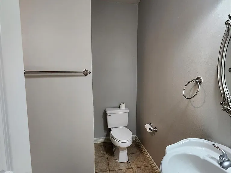 8440 Majestic Lake Ct — Photo 19