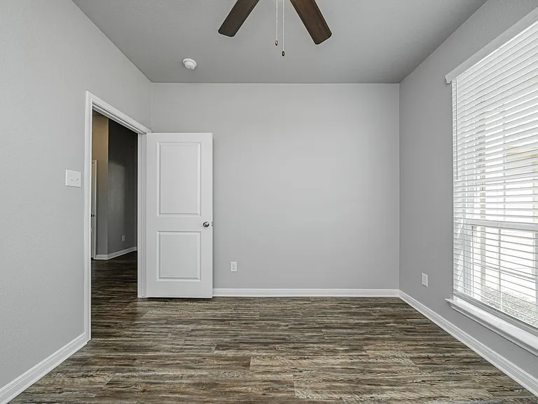 8227 Blue Field Dr — Photo 33