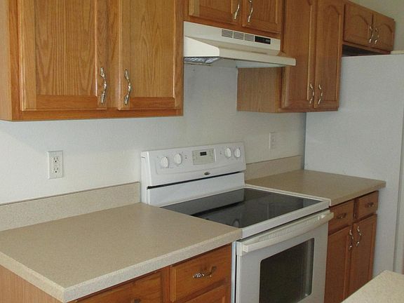 3rd image of 406 Marion Oaks Ln