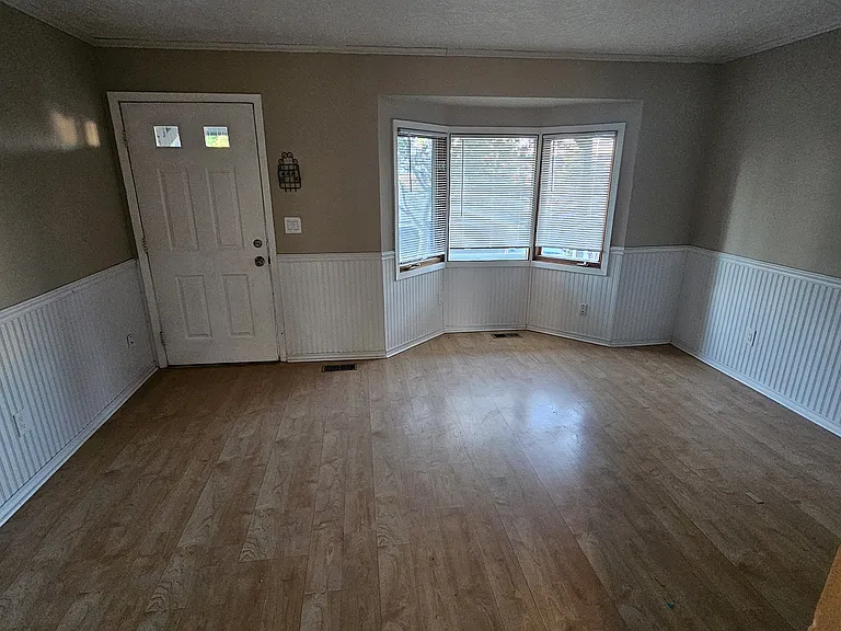 103 College Ct #D — Photo 33