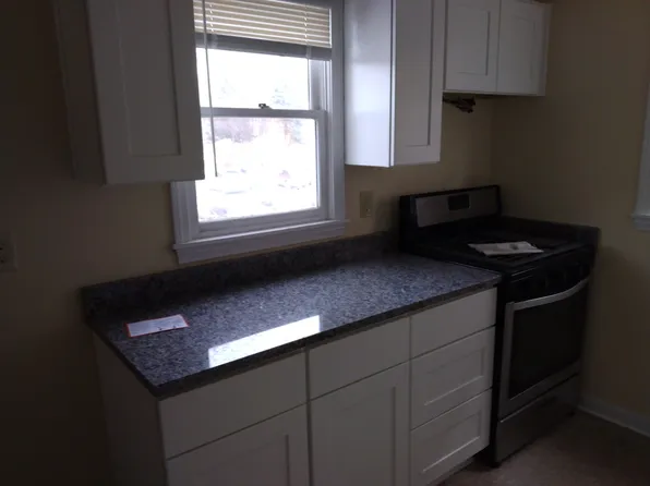 107 University Ave, Lowell, MA