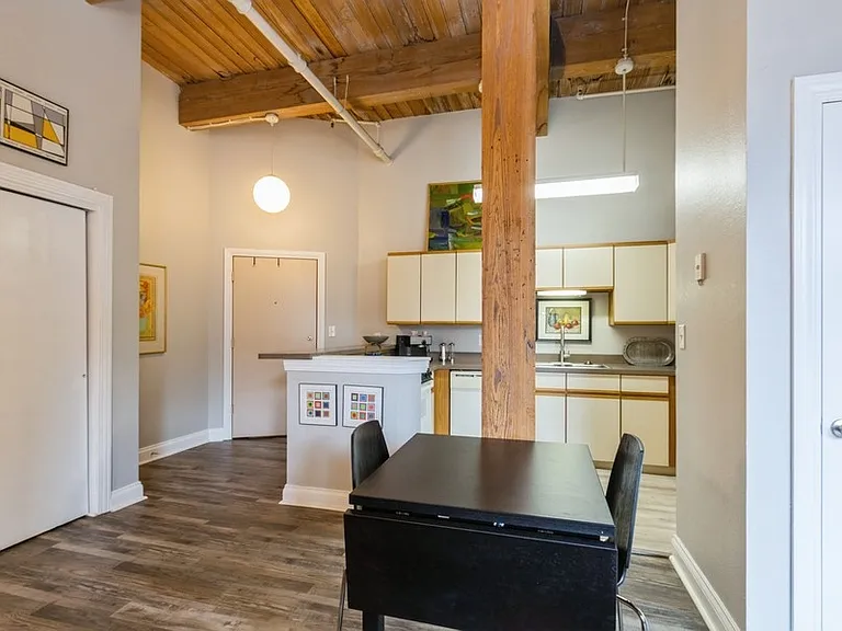 308 W 8th St #1 — Photo 32