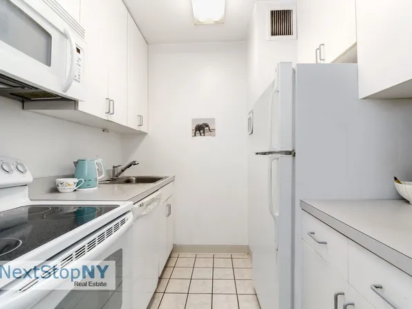 300 East 54th Street 6C image 6 of 7