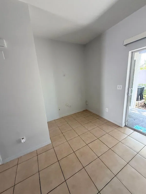 2 bed, 2.5 bath, 987 sqft, $2,100 — Photo 4