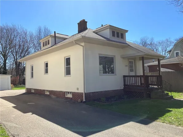 1623 Larch St, Akron, OH 44301