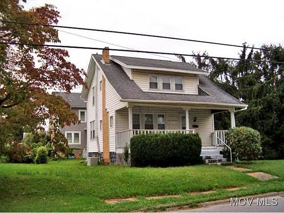 1st image of 921 Maple St