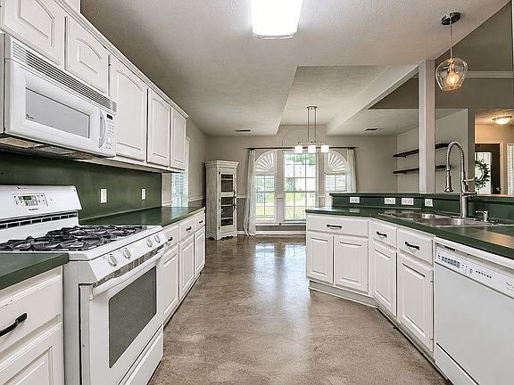 5th image of 6200 Trellick Ct