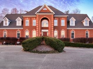 12809 Hogans Aly, Chester, VA 23836