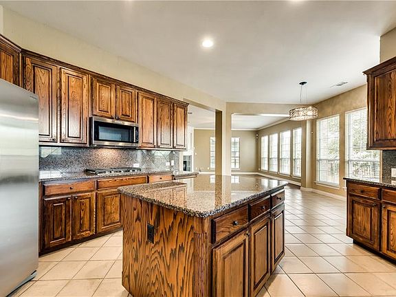 5th image of 3308 Castlewood Blvd
