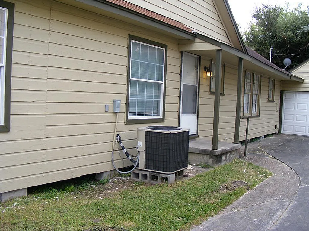 4 bed, 2.0 bath, 2266 sqft, $2,500 — Photo 4