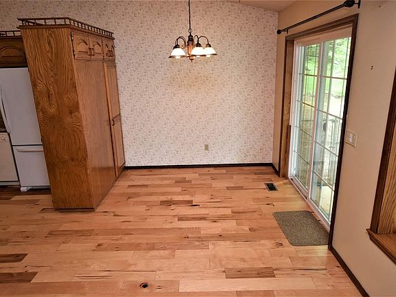 5th image of 217 Louann Dr