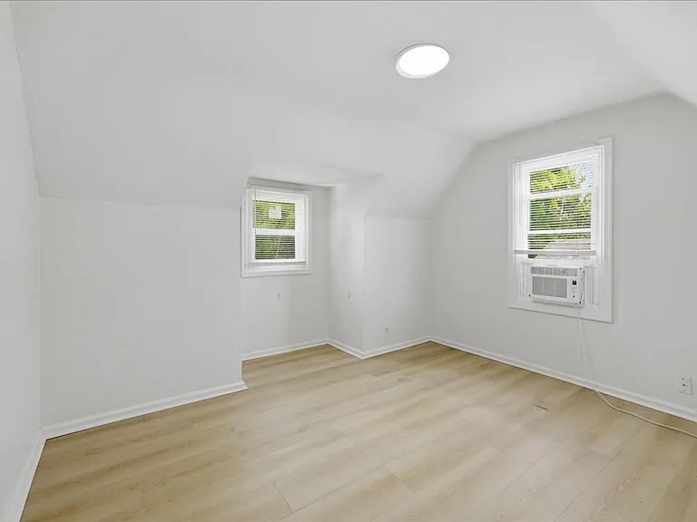 1509 - 1511 N Chester Avenue — Photo 16