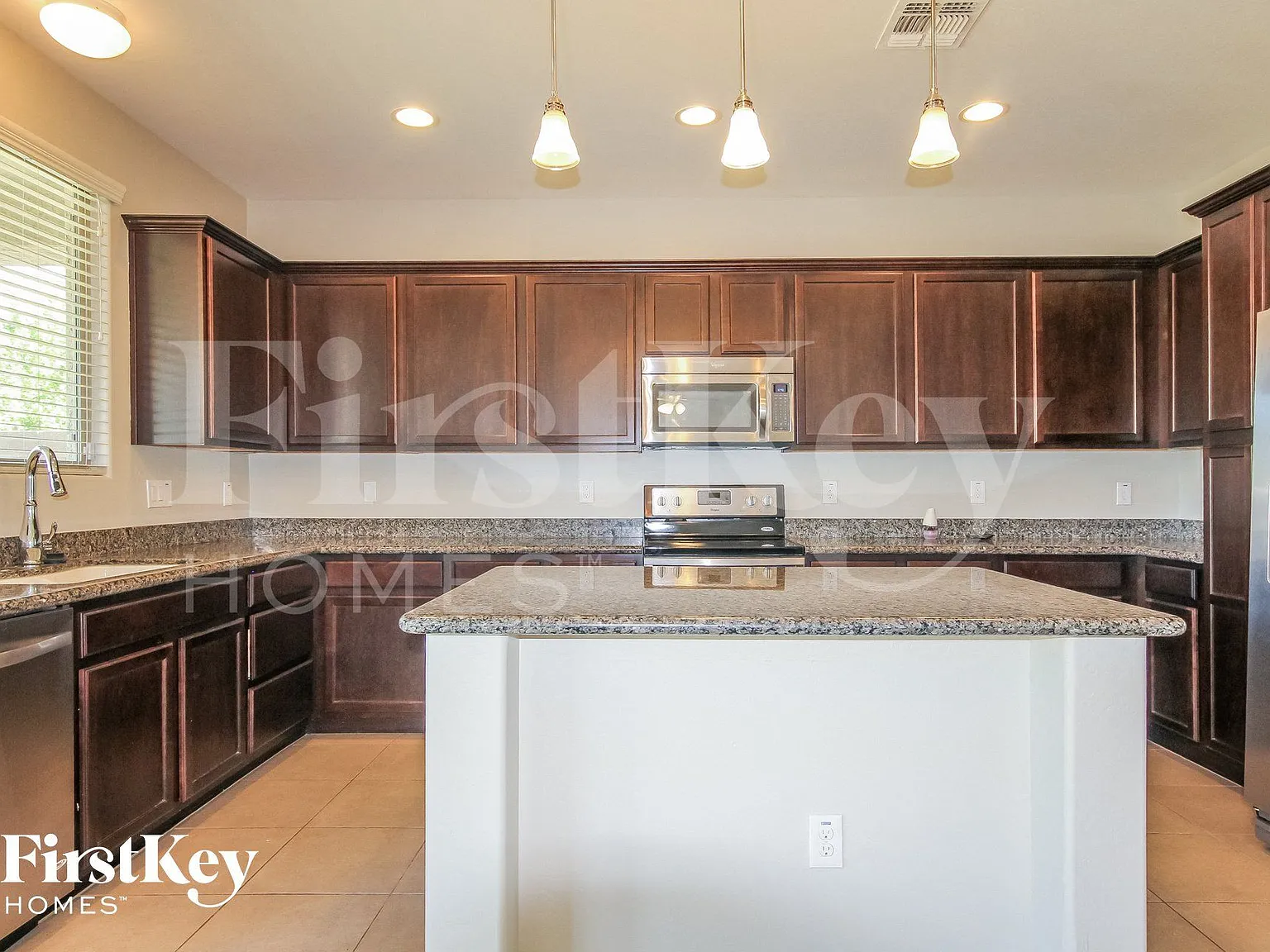 5 bed, 2.5 bath, 2105 sqft, $2,555 — Photo 4