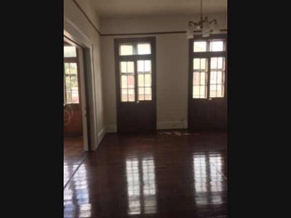 5th image of 904 Spain St