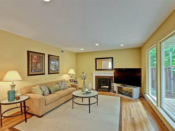 4th image of 2283 Montezuma Dr