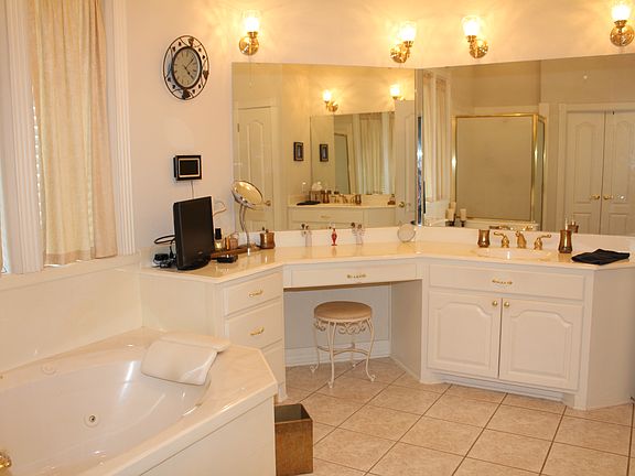 5th image of 53 Scotch Pine Ct