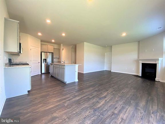 4th image of 491 Lena Ln