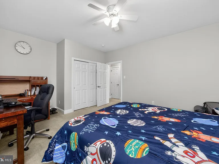121 Shilling Ave — Photo 33