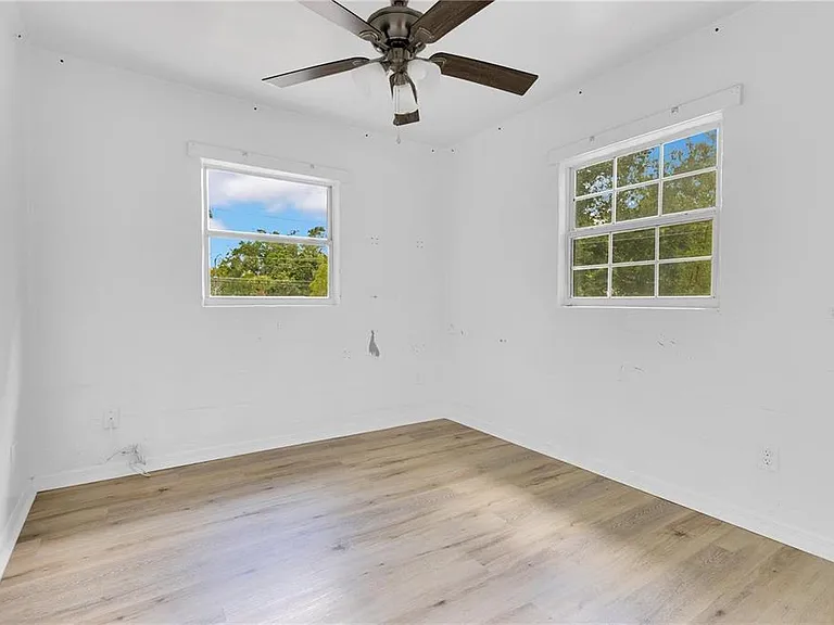1029 Colyer St — Photo 16