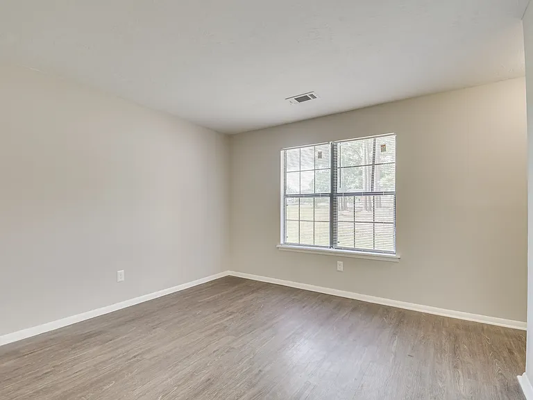Hunters Run Apartments — Photo 10