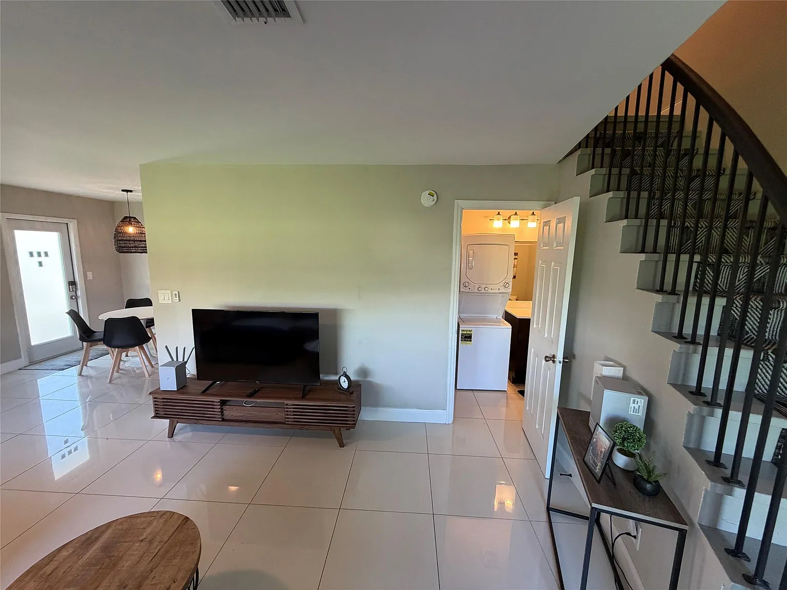 2 bed, 1.5 bath, 1144 sqft, $2,800 — Photo 3