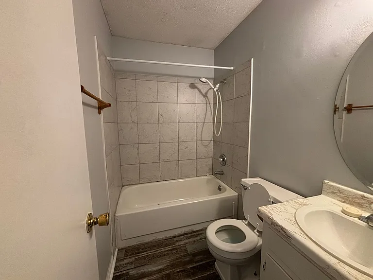 102 Hillside Ct — Photo 10