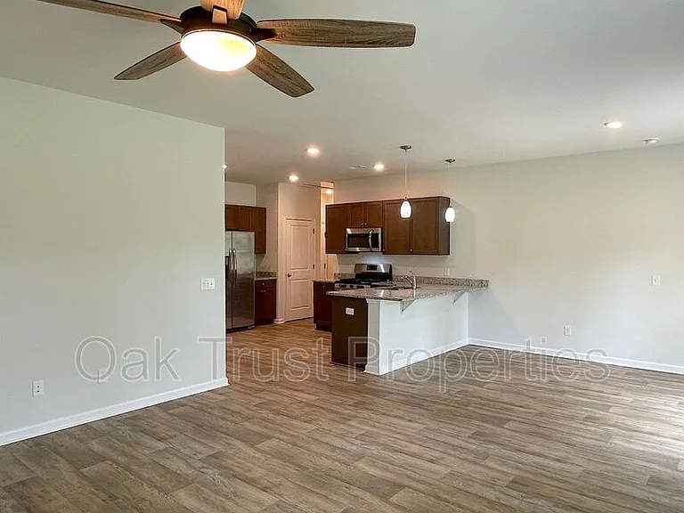 217 Lapping Waters Dr — Photo 5