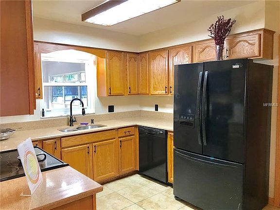 3rd image of 1884 Lake Hill Cir