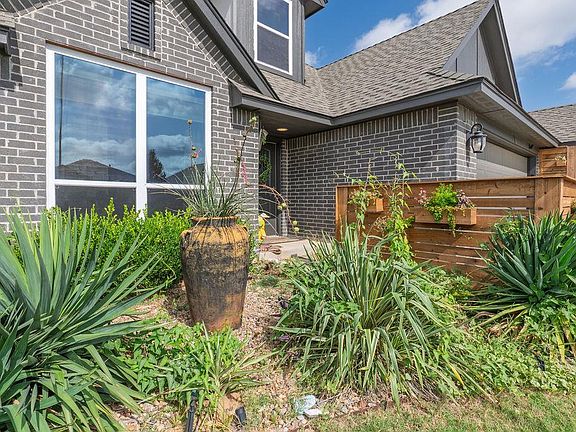 2nd image of 2332 Snapper Ln