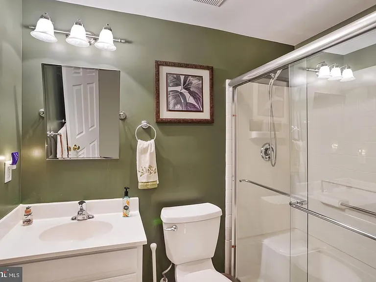 6755 Calthorpe Pl — Photo 17
