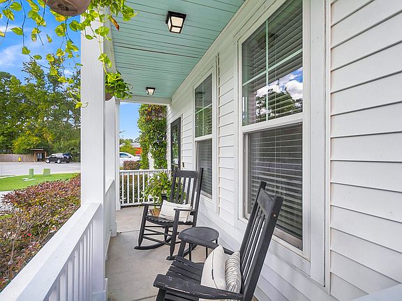 3rd image of 1558 Thoroughbred Blvd
