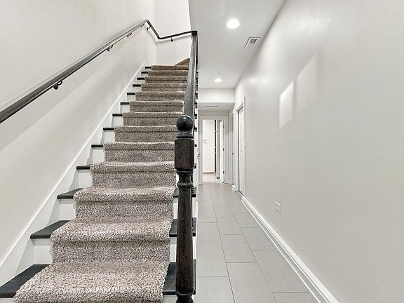 4th image of 2957 W Cornelia Ave