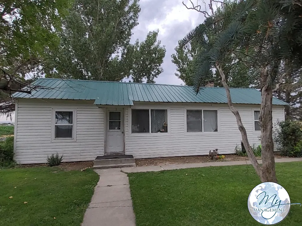 $950 | 2 bed 1 Bath Country Home | 3431 N 2700 E #A | Twin Falls, ID — Photo 1