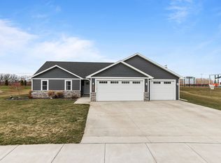 3325 Gray Squirrel Ln, Kaukauna, WI 54130