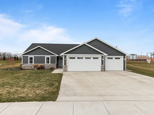 3325 Gray Squirrel Ln, Kaukauna, WI 54130