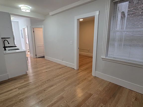 5th image of 152 Salem St #3A
