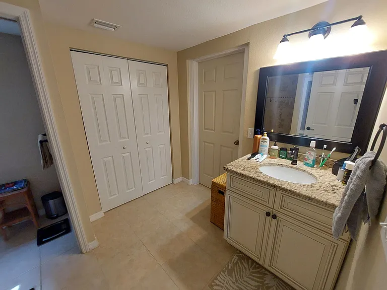 1541 Crest Dr — Photo 10