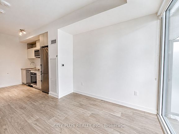 4th image of 135 Lower Sherbourne St #2621