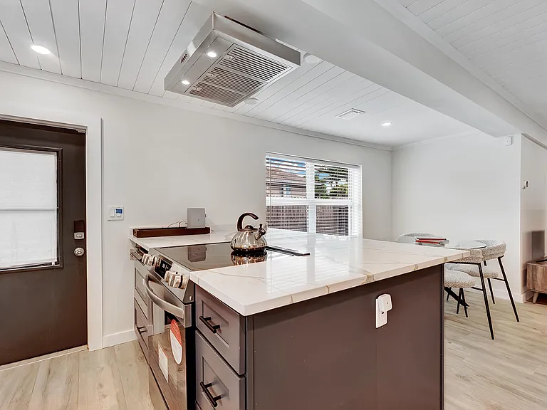 320 NW 3rd Ave — Photo 14