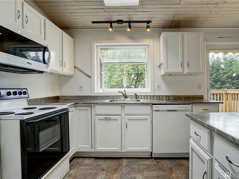 1st image of 21137 NE 18th St