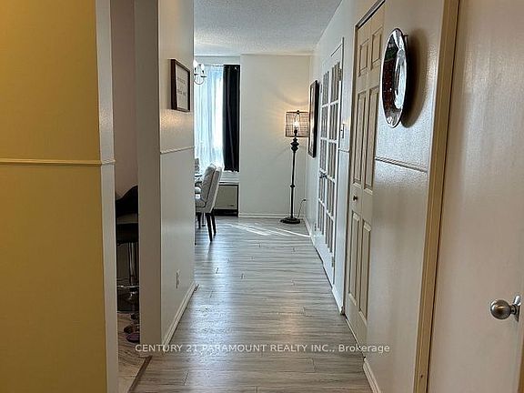 5th image of 61 Markbrook Ln #112