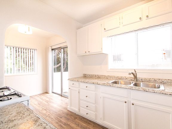 3rd image of 4318 1/2 Lamont St #4318