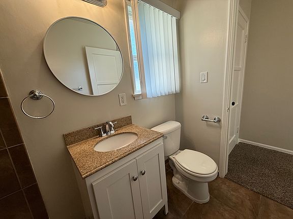 5th image of 1027 E San Antonio Dr