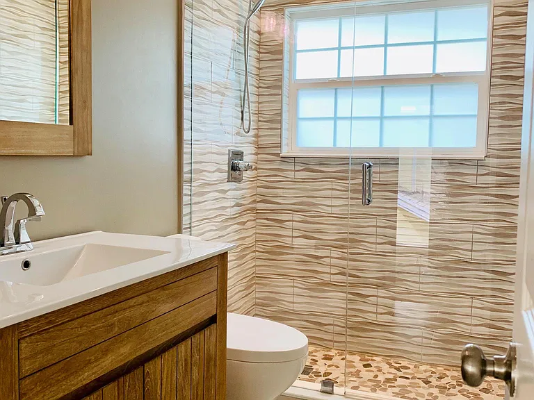 Upstairs shared bathroom