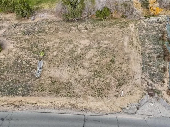16 Bangor Ave, Hesperia, CA 92345
