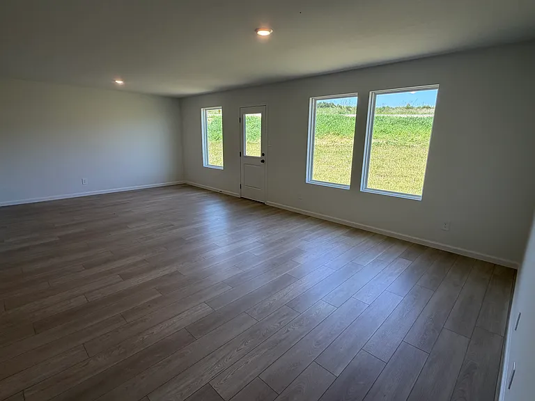 357 Artemis St — Photo 45